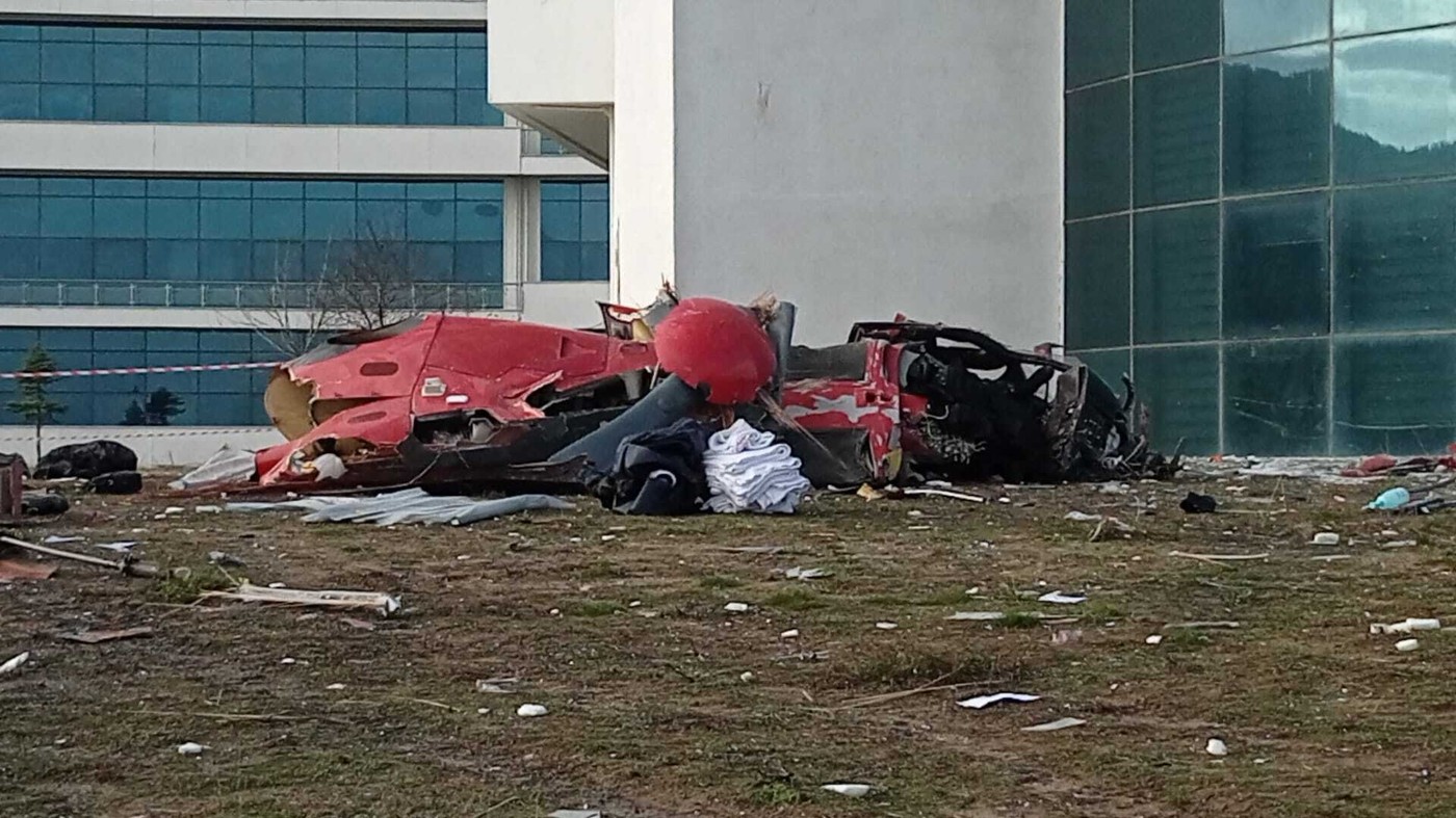 Un elicopter-ambulanță s-a prăbușit după ce s-a izbit de un spital din Turcia. Patru persoane au murit
