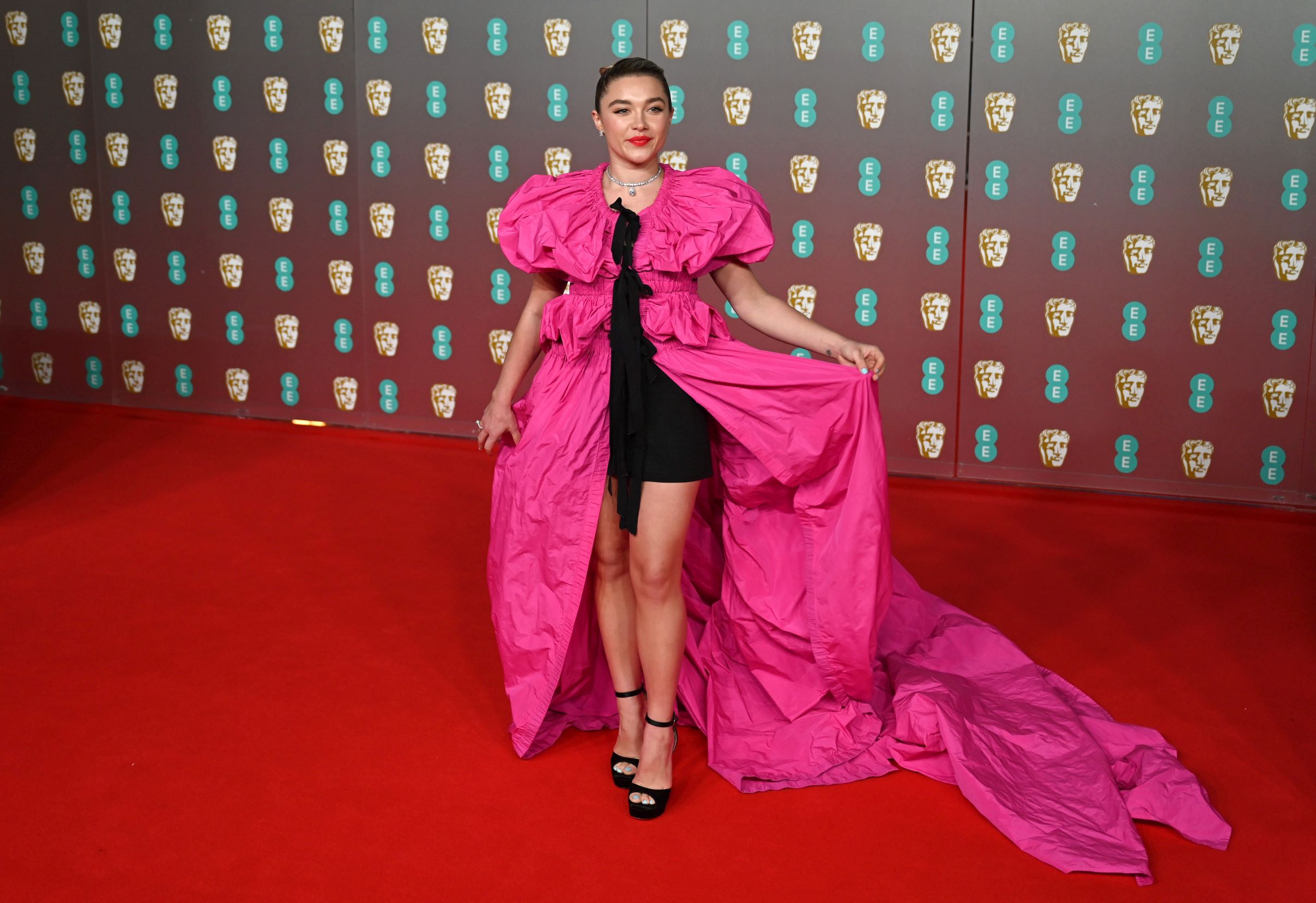 Ce au purtat vedetele la Premiile BAFTA. Cele mai frumoase, mai neinspirate și mai ciudate ținute