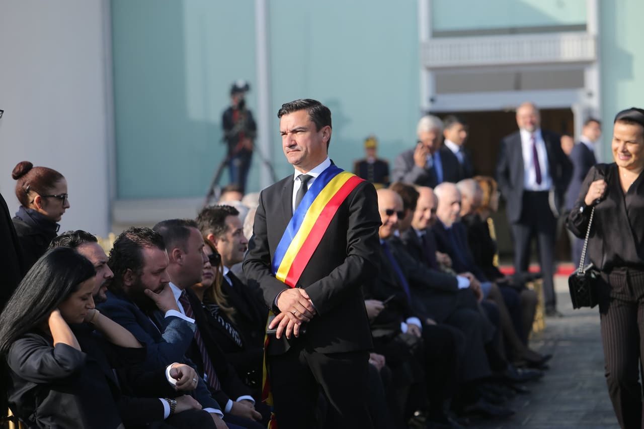 Regina-Mamă Elena, alături de fiul ei, regele Mihai. Sicriul cu rămășițele pământești a ajuns la Curtea de Argeș