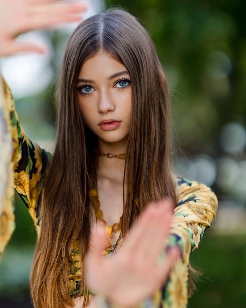 Reacția lui Mihai Albu, după ce a văzut ultimele poze cu fiica lui. Mikaela pozează ca un model: „Mama ei gestionează situația”