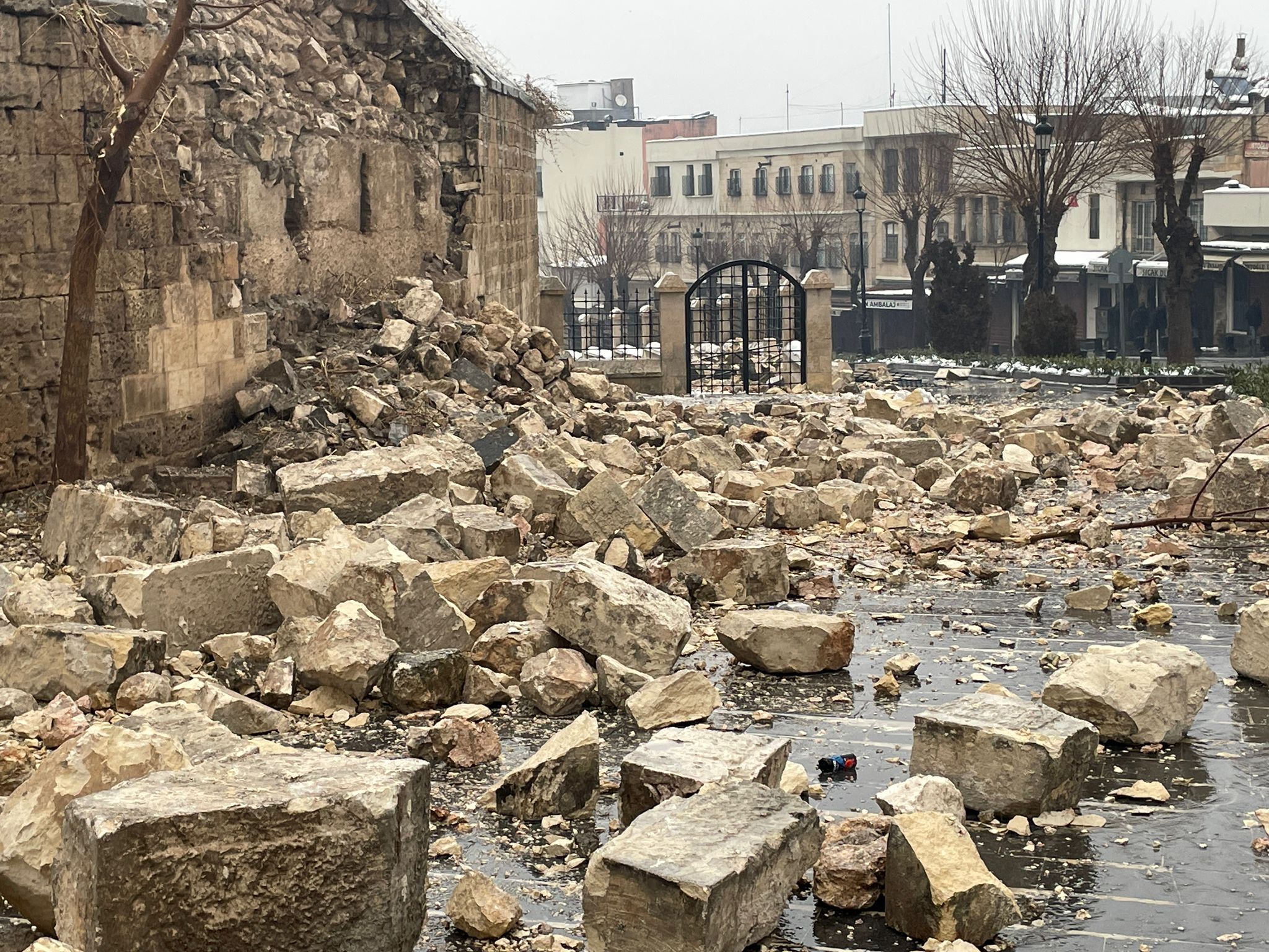 Castelul Gaziantep, construit acum peste 2.200 de ani, prăbușit în urma seismului din Turcia. FOTO