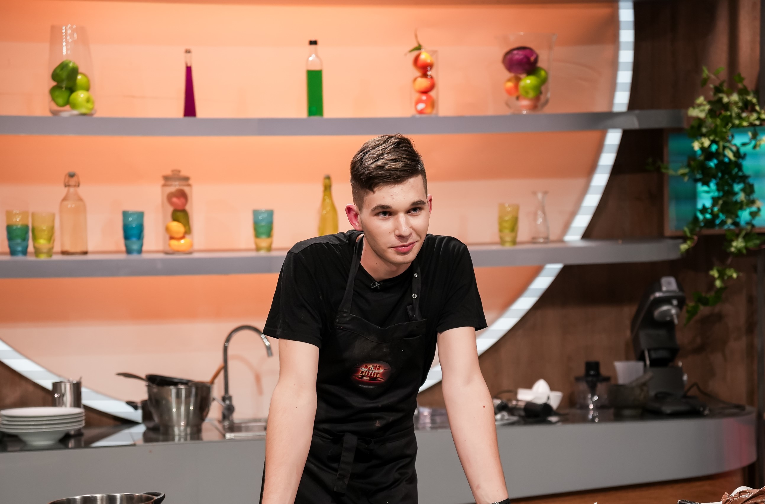 „Chefi la cuțite”, 8 aprilie. Cine este Andrei Olaru, concurentul de doar 17 ani care vrea să îi impresioneze pe jurați