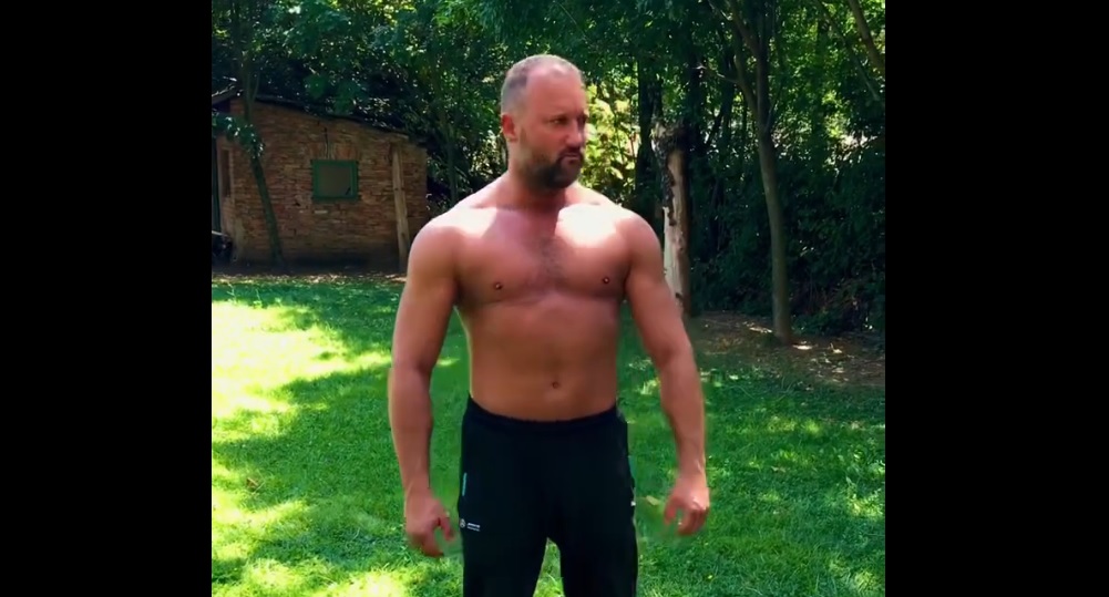 Sylvester Stallonéra gyúrta magát Alekosz! Agyrobbantó videón mutatta meg orbitális izmait a hellén harcos