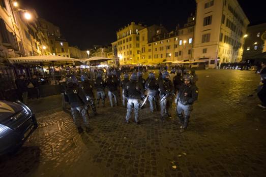 HAOS la Roma. 21 de fani de la Feyenoord au fost arestaţi / GALERIE FOTO&VIDEO