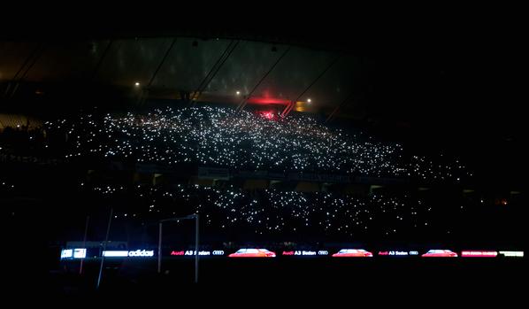 Magic. Fanii echipei Beșiktaș au făcut spectacol în timpul unei pene de curent