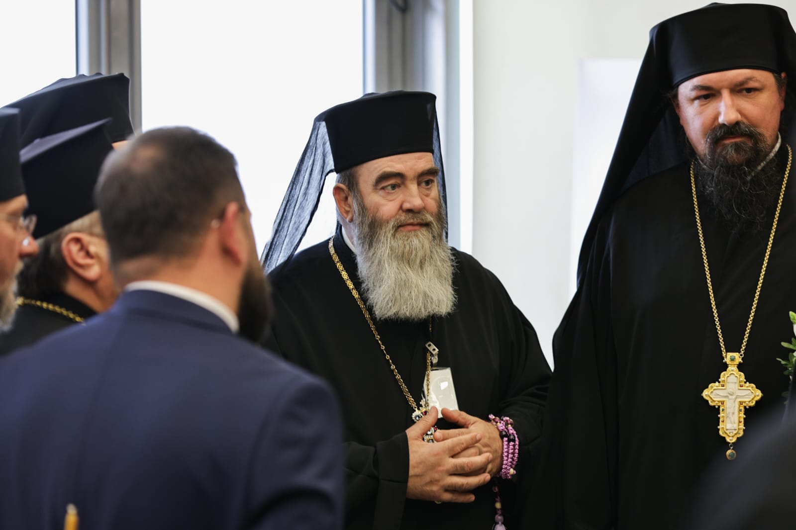 „Hristos a Înviat!” a răsunat sâmbătă la miezul nopții în întreaga Românie. „Un dar al iubirii lui Dumnezeu pentru noi toți”
