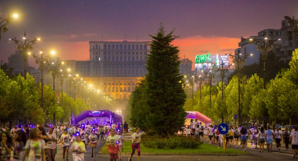 The Color Run, explozie de culoare în centrul Bucureștiului. ”Murdăriți” în culorile curcubeului