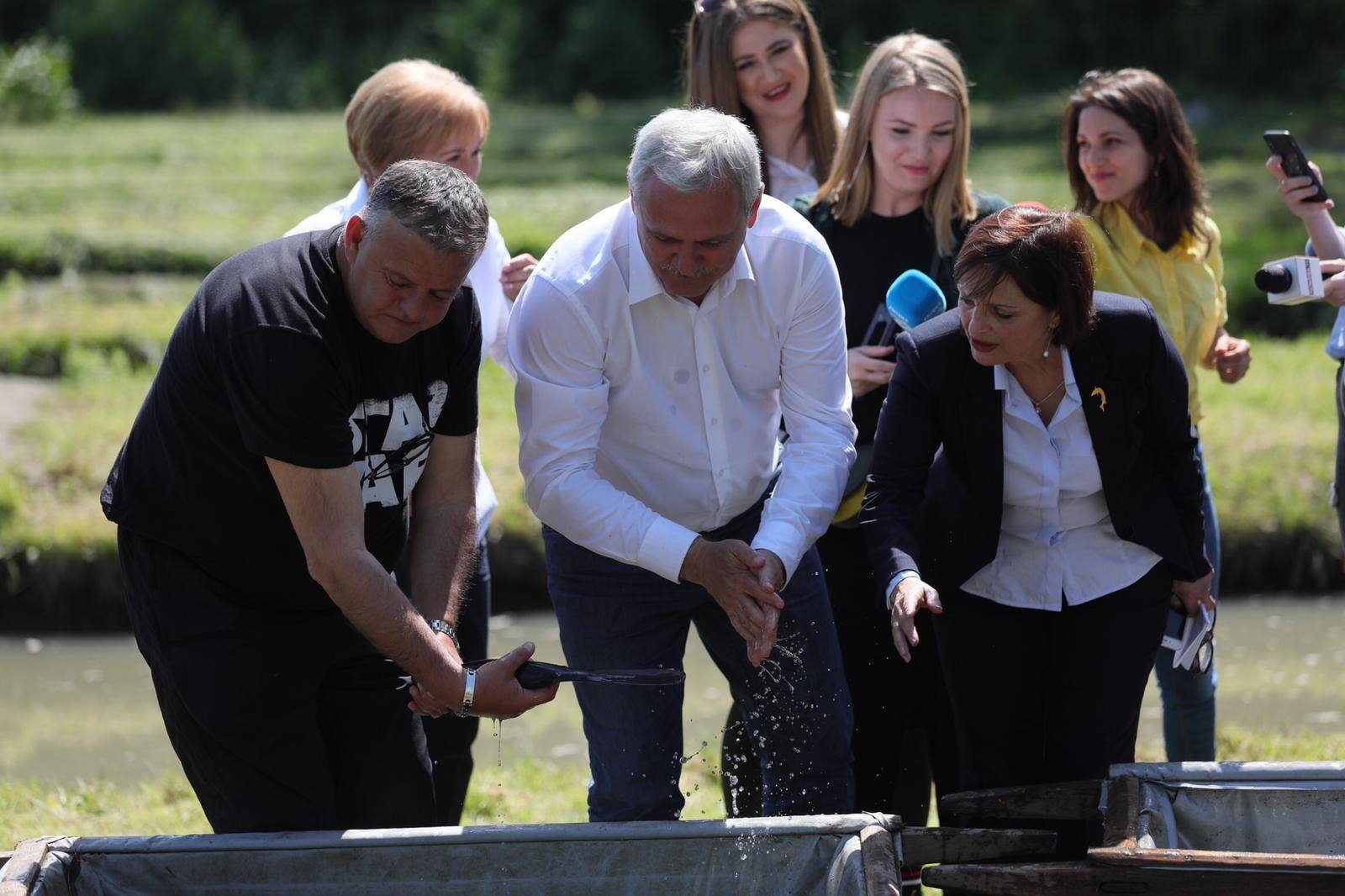 FOTO | Dragnea continuă promisiunile electorale: "A venit timpul să relansăm și piscicultura, oameni buni!"
