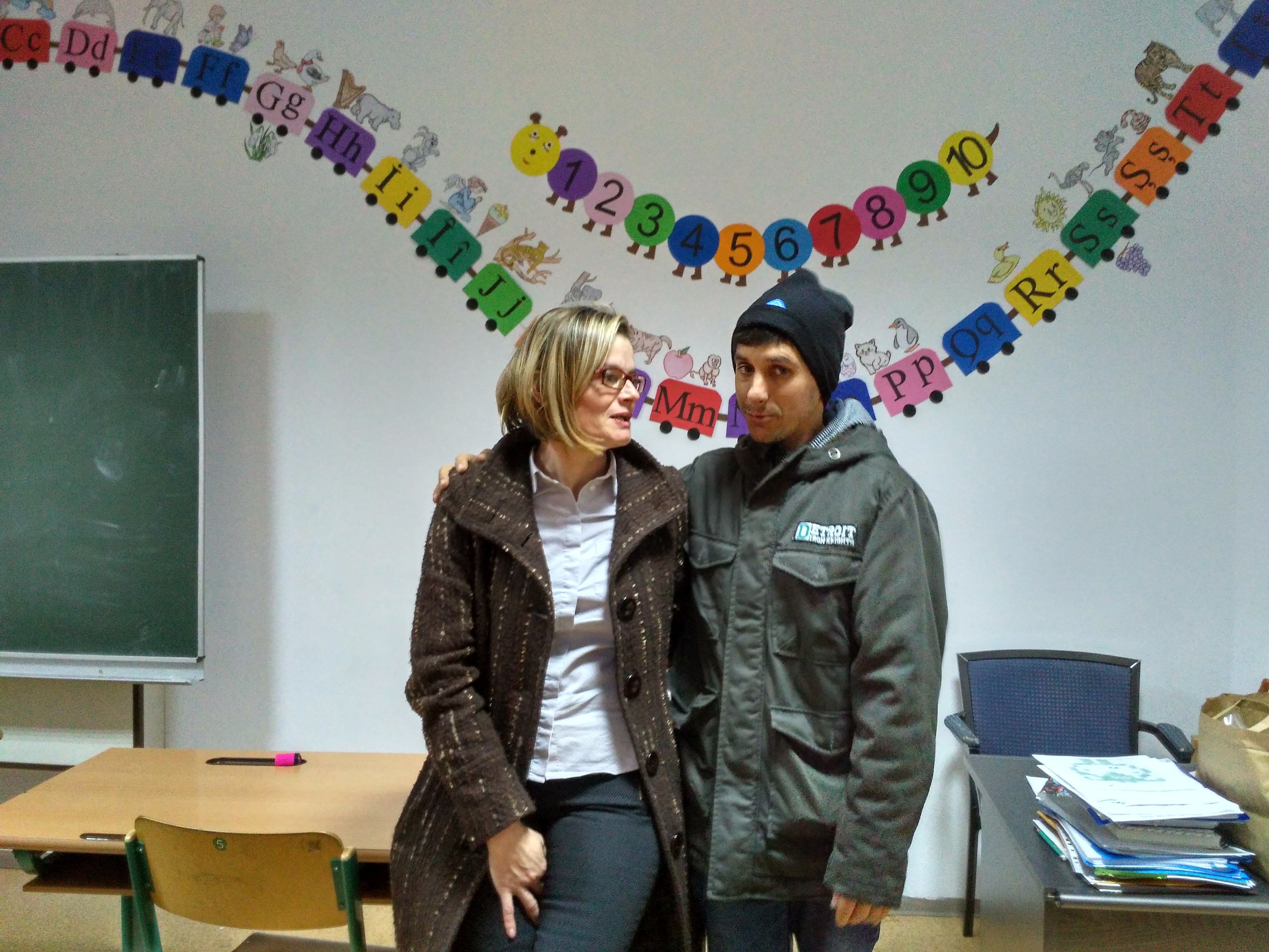 VIDEO/Valentina, ”mama” copiilor chinuiți : povestea băiețelului crescut în coteț și a adolescentei care se juca cu păpușile