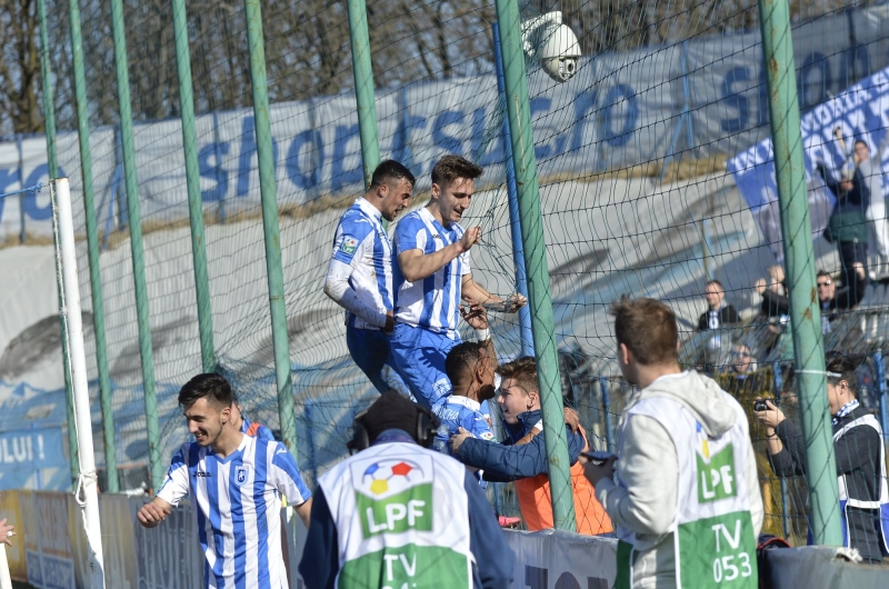 Liga I: CS U Craiova - Petrolul 2-0. Vătăjelu a deschis scorul, după ce tot el ratase un penalty, Nuno Rocha a închis tabela. Oltenii, în ”10” din min. 57! / VIDEO