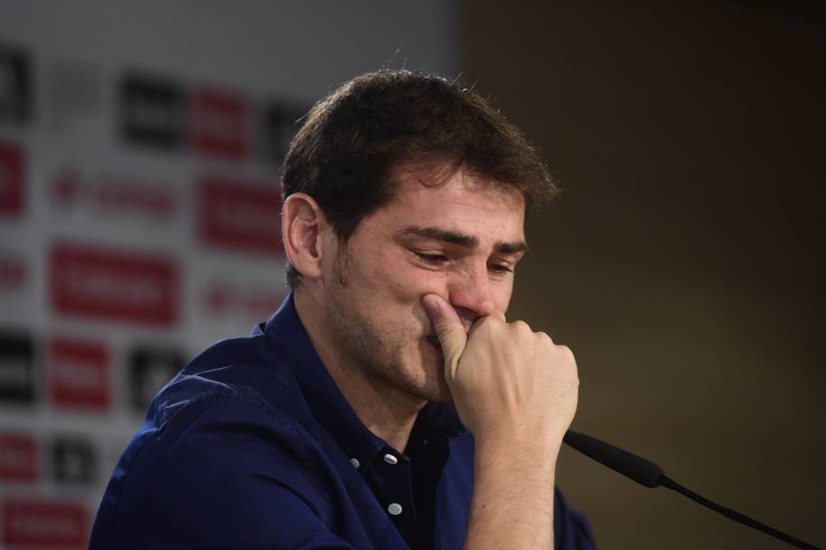 Legendarul portar Iker Casillas a plâns ca un copil la despărțirea de Real Madrid. ^"Nu vă voi uita niciodată. Hai, Madrid!" / GALERIE FOTO & VIDEO