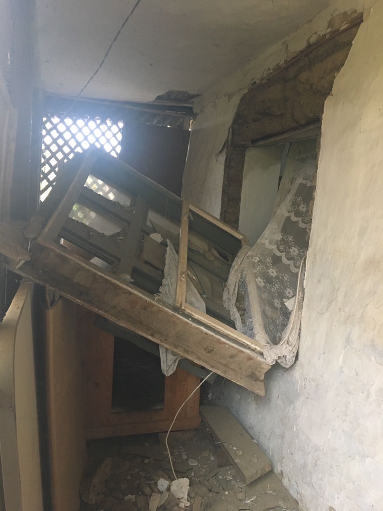 O femeie din Teleorman a scăpat ca prin minune cu răni ușoare, după ce o explozie i-a distrus parțial casa| FOTO
