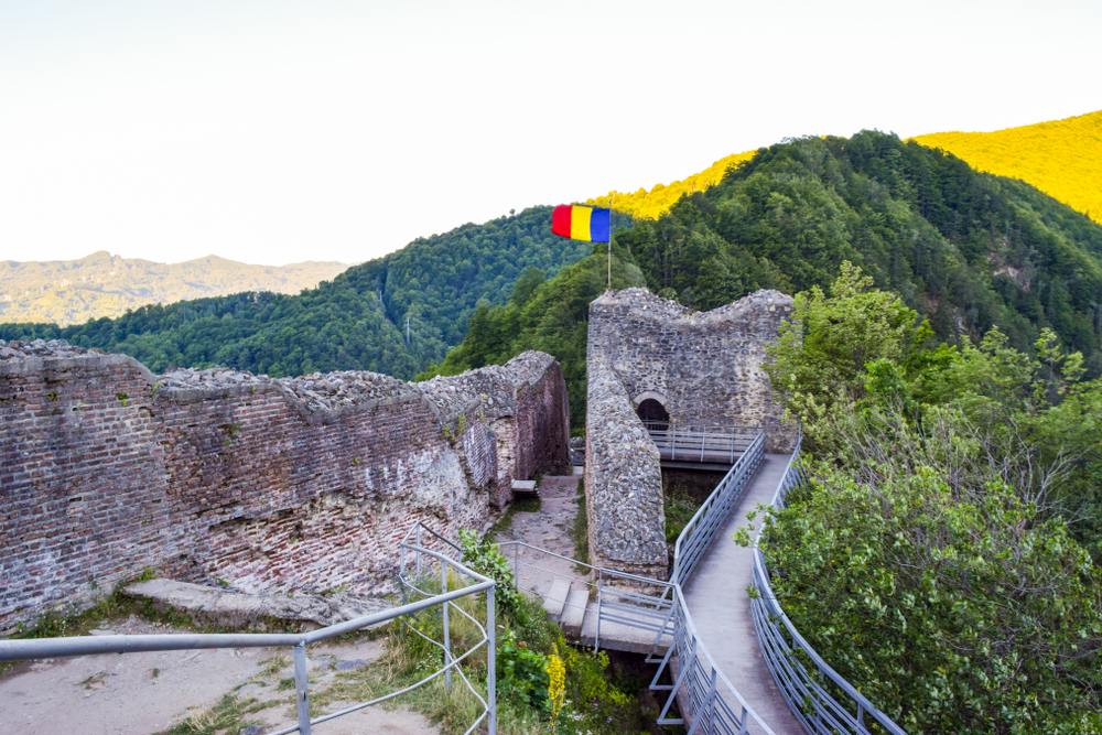 Cetatea Poenari de pe Transfăgărășan. Cum ajungi și câte trepte trebuie să urci până la cetate