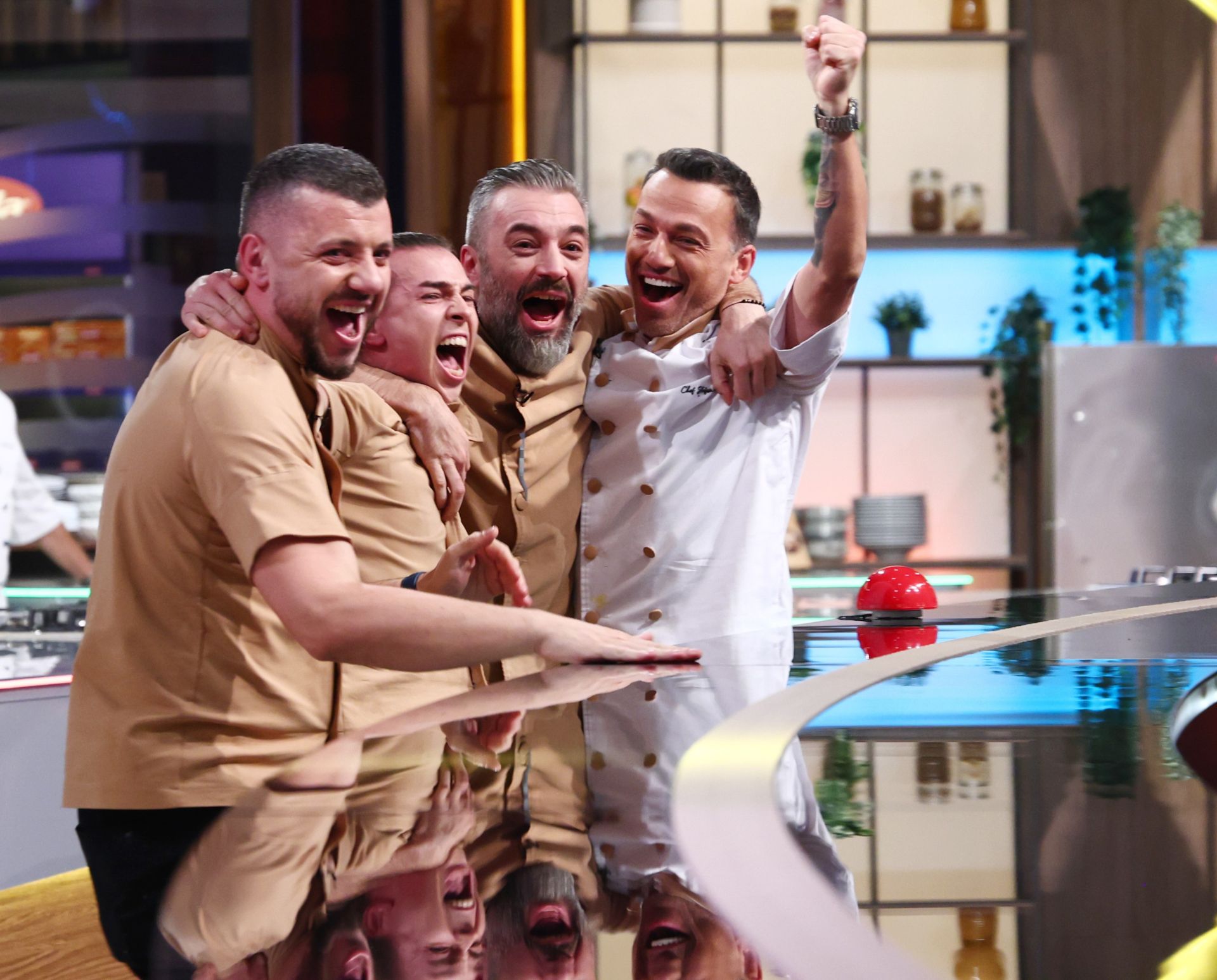 Moment istoric la „Chefi la cuțite”. Mauro Uliassi, unul dintre cei mai mari chefi din lume, ajunge în platoul emisiunii