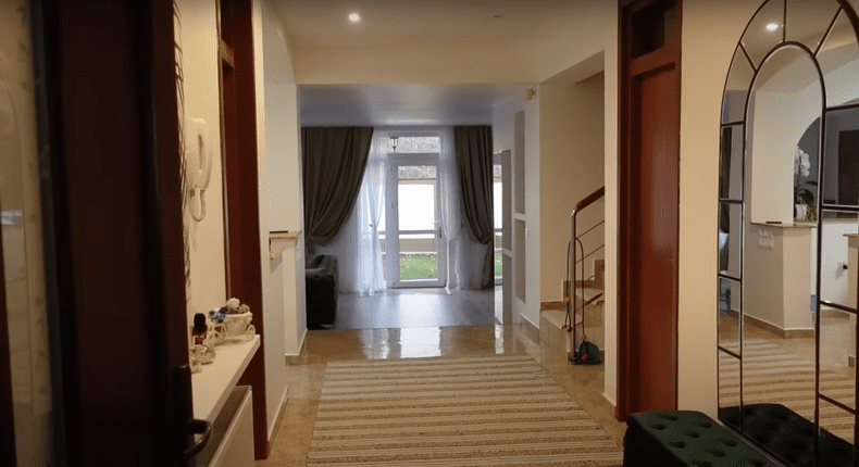 Imagini cu casa în care locuiește Nea Marin. Are o vilă impresionantă în Capitală și valorează peste 200.000 de euro