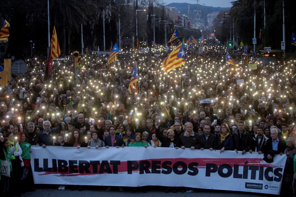 Proteste în Barcelona după arestarea lui Carles Puigdemont. Mii de persoane au ieşit în stradă