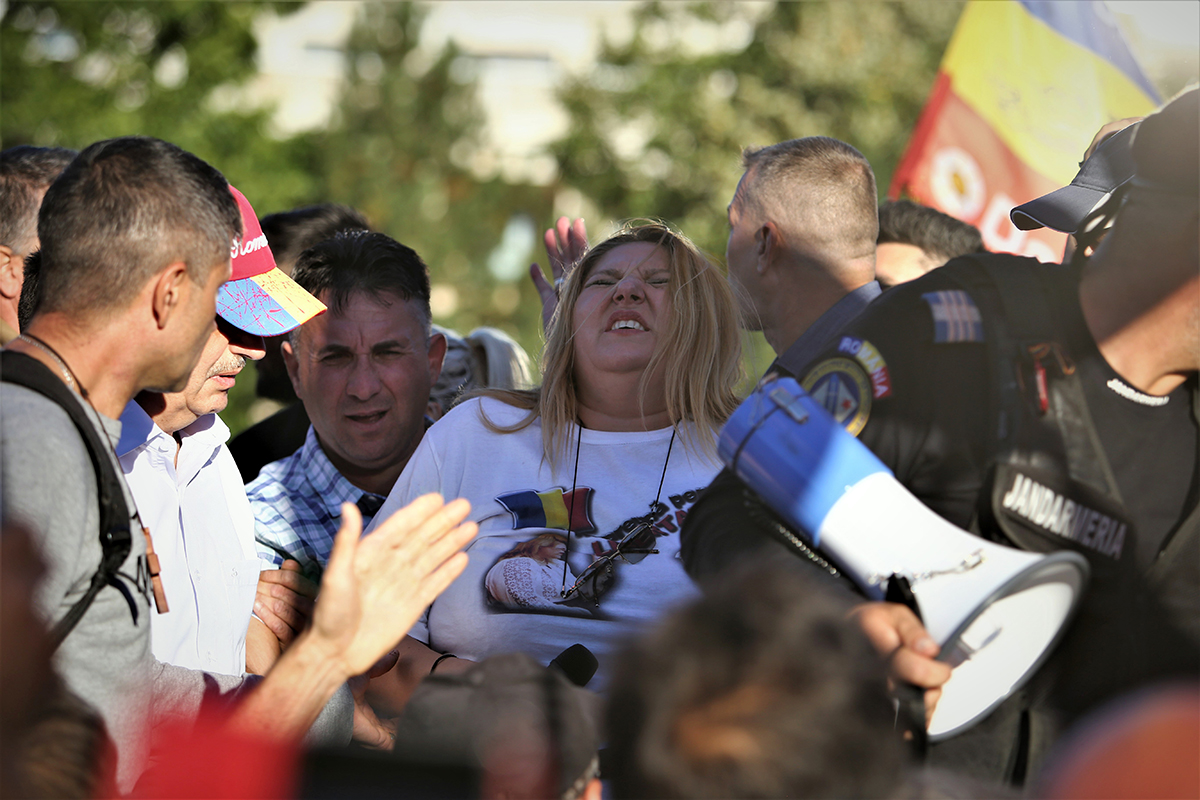 George Simion și Diana Șoșoacă s-au certat pe protestul din Piața Victoriei. Senatoarea a virat de la „Bine ați venit, fraților!”, la „Trădătorule, ți-ai bătut joc de AUR!”