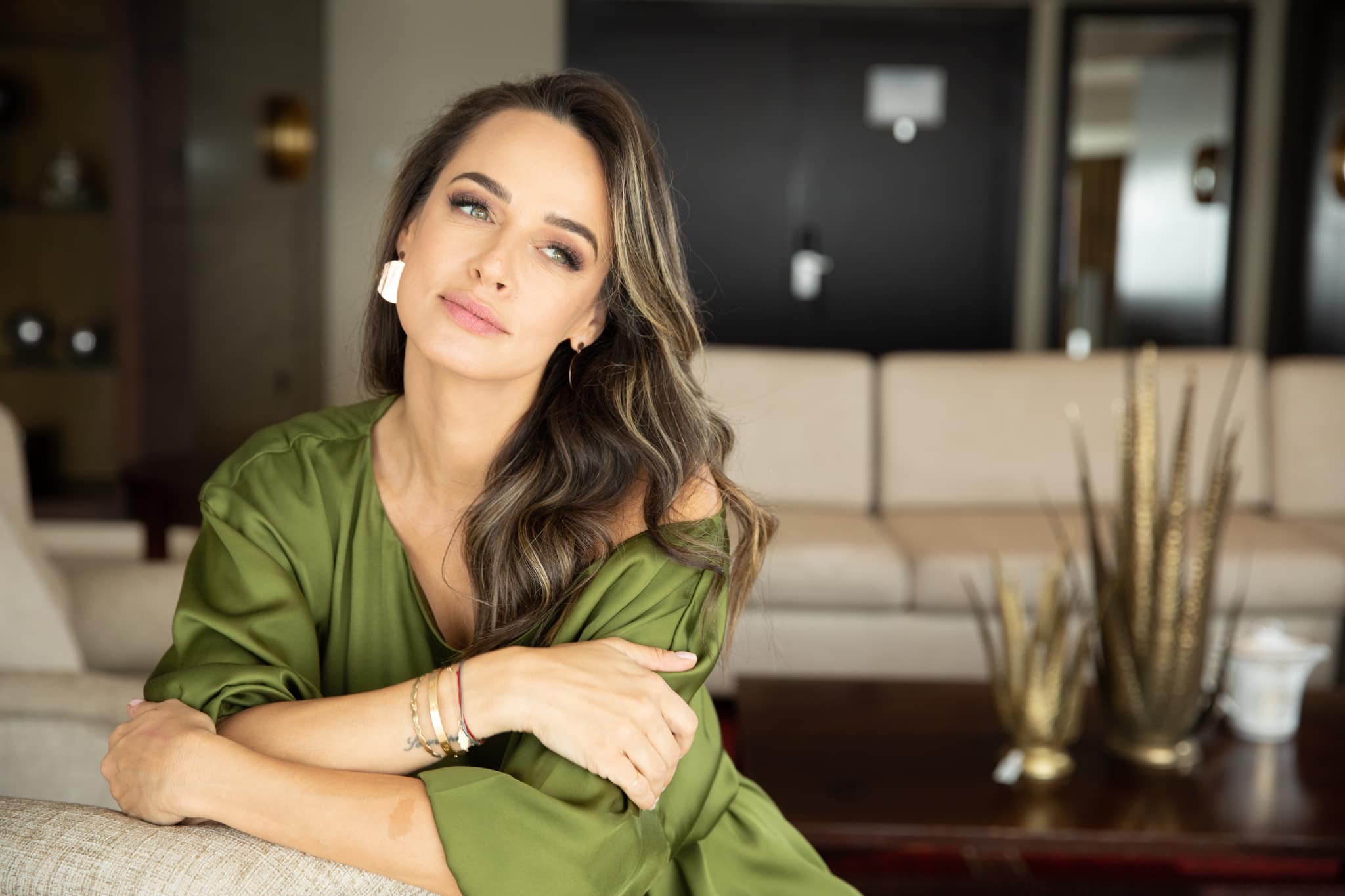 Imagini din casa în care locuiește Andreea Raicu. Vila vedetei este o adevărată comoară