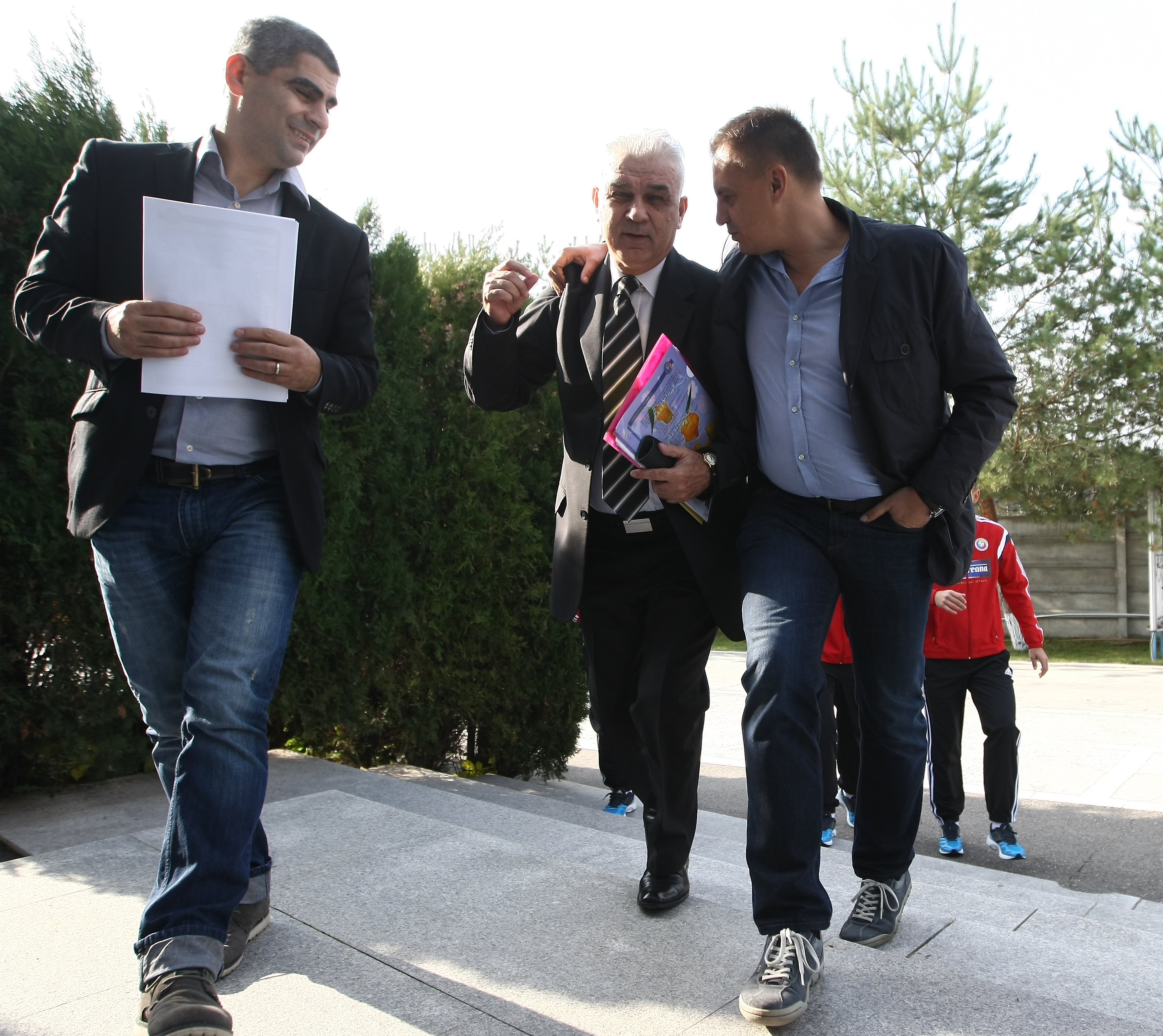 Iordănescu a avut un ŞOC. Câţi jucători au venit la reunire