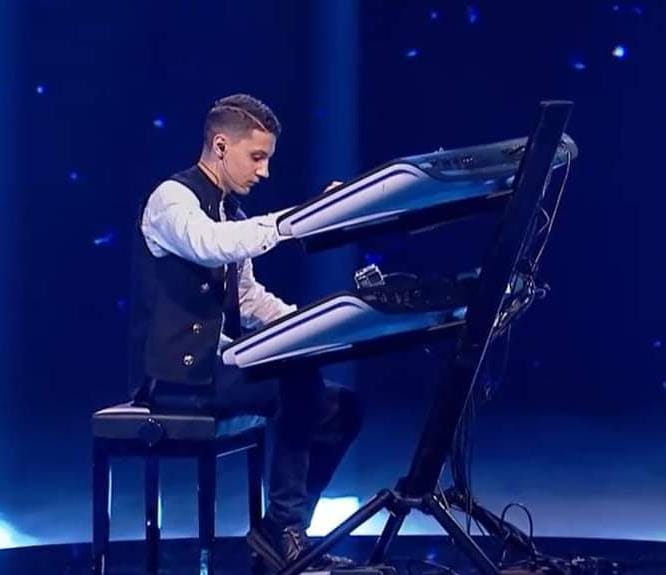 Viața lui Emanuel Ion, tânărul nevăzător de la „Românii au talent”. Cu ce se ocupă după ce a apărut în emisiunea de la PRO TV