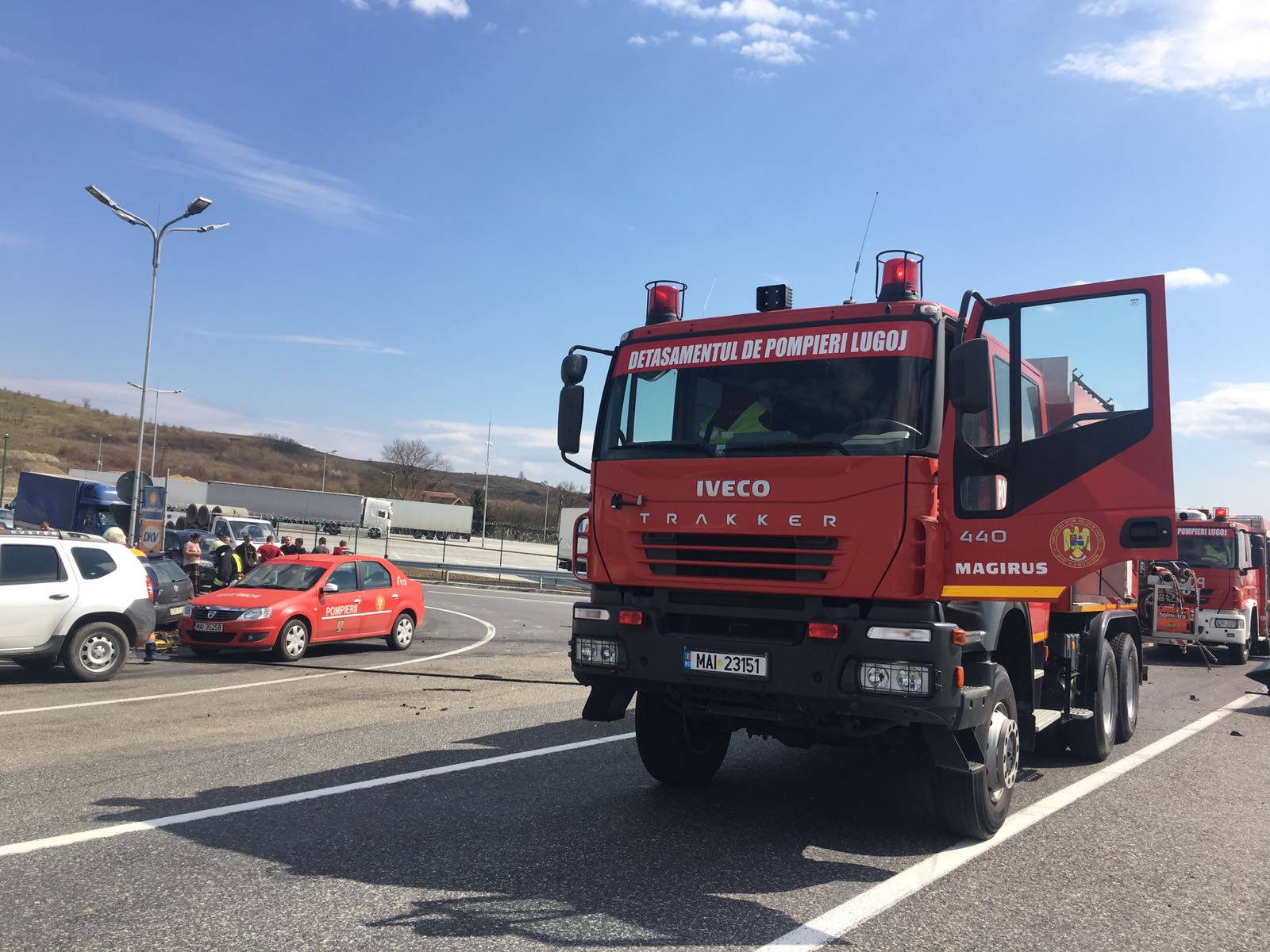 Accident pe centura orașului Lugoj. Cinci oameni au ajuns la spital din cauza unei manevre imprudente