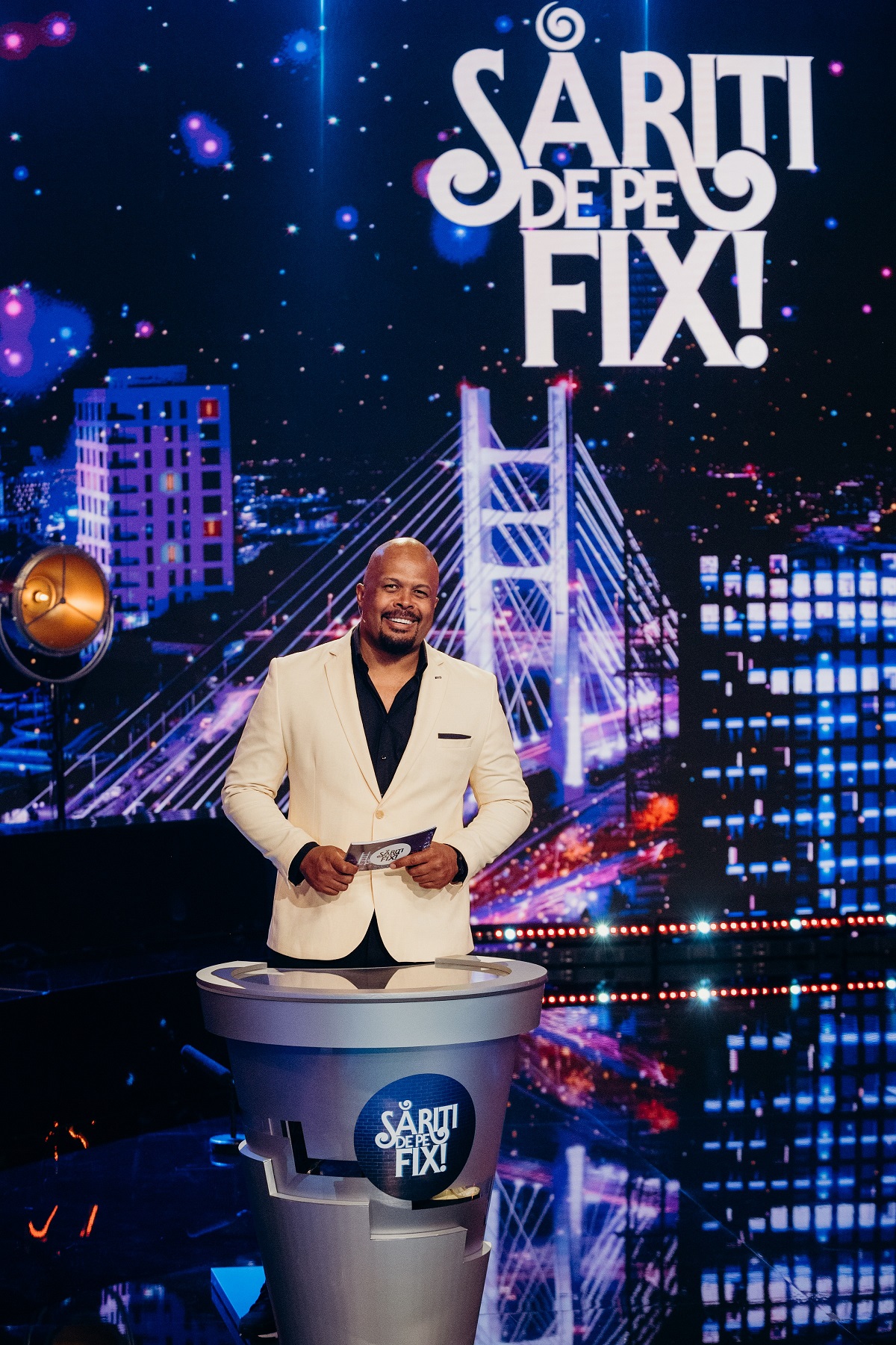 Cabral prezintă „Săriți de pe fix!”, la Pro TV. 8 comedianți din România vor apărea în noua emisiune