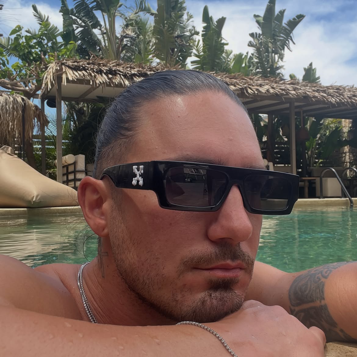 Cine este Vlad Calomfir, ispită la Insula Iubirii 2026. E cunoscut drept DJ CalVee