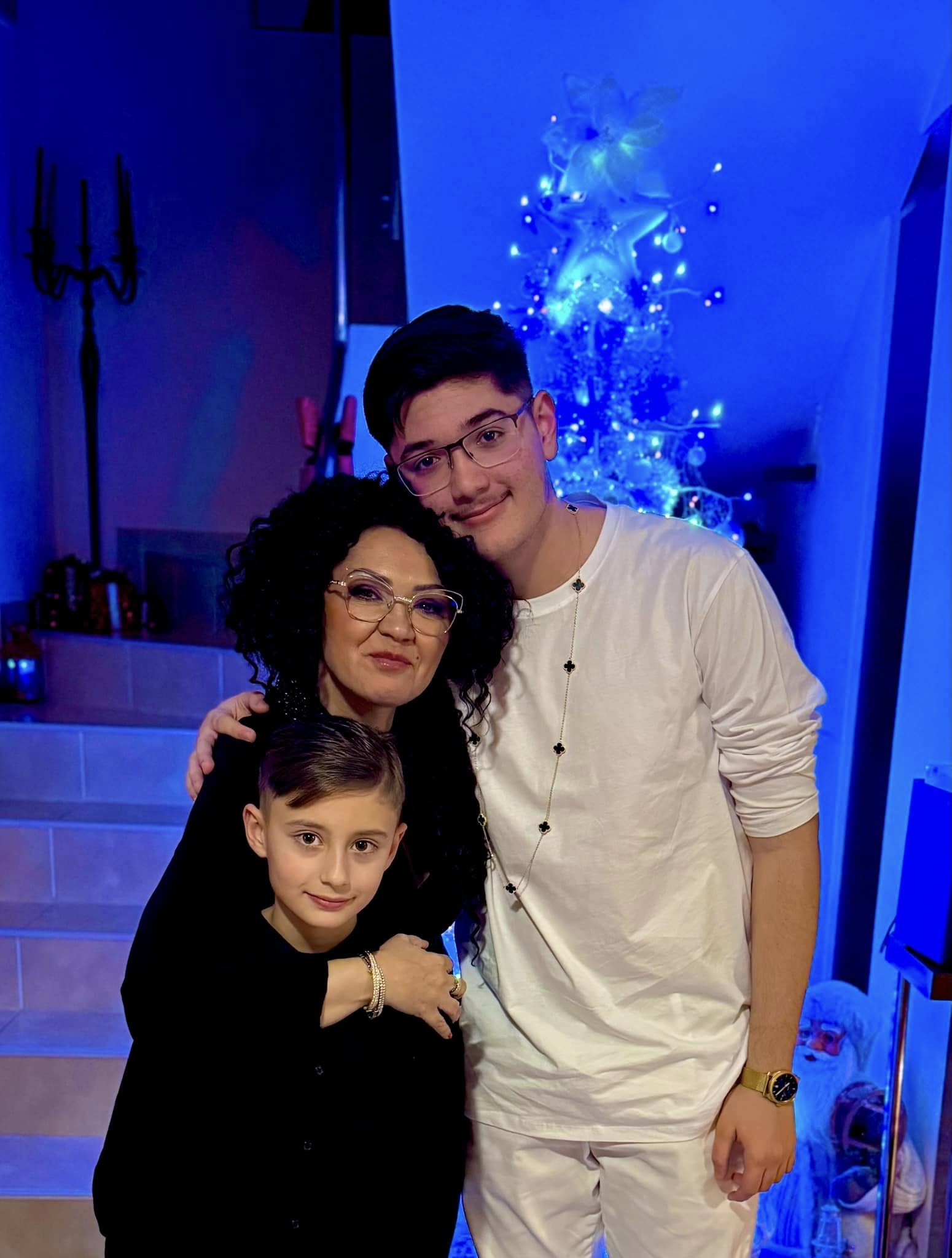 Cum arată Minodora după operația estetică suferită la sfârșitul anului trecut. Artista este schimbată total, iar rezultatul este cel dorit de ea
