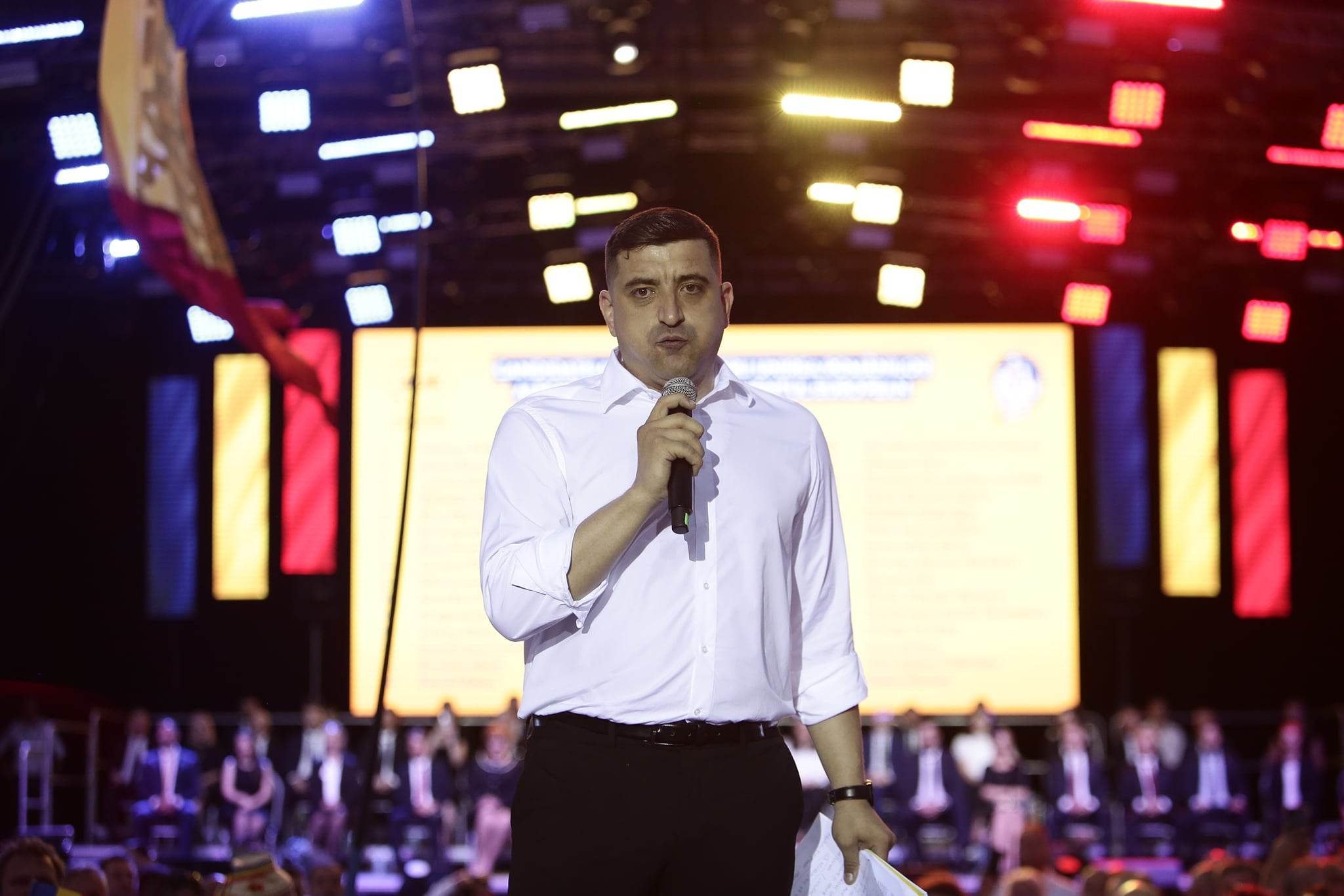 AUR și-a lansat candidații la europarlamentare în fața a mii de susținători. Simion: Dacă Viktor Orban își face temele, s-ar putea să-l vrem în proiectul nostru european
