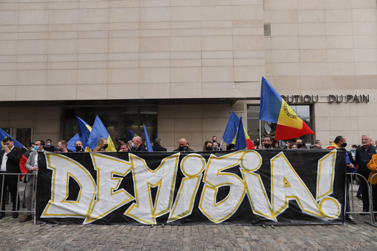 Protest AUR în fața Ministerului Sănătăţii. Manifestanții cer demisia lui Vlad Voiculescu