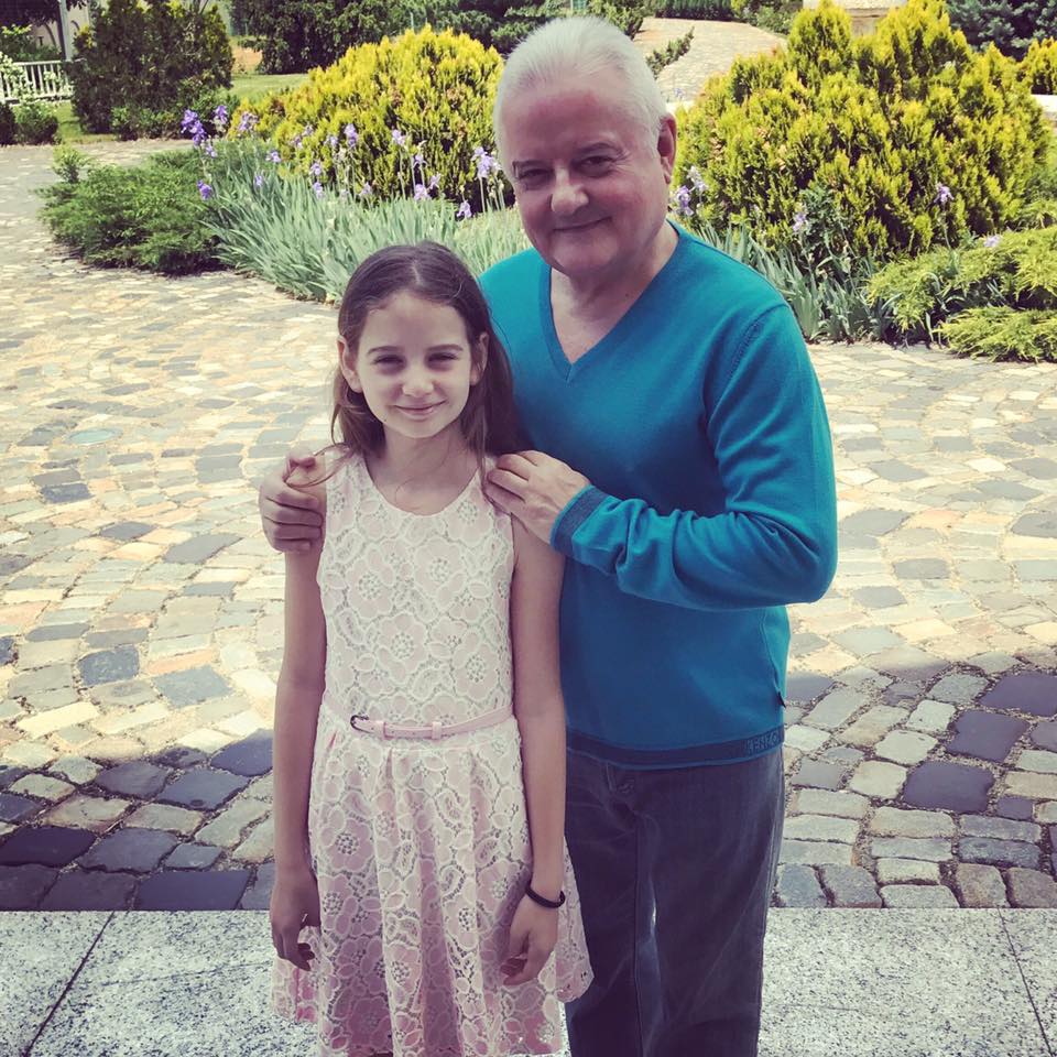 Irinel Columbeanu a dezvăluit ce făcea când mergea la Paris cu Monica Gabor: „Făceam multe în acele vremuri”. Cine îl ajută acum cu banii