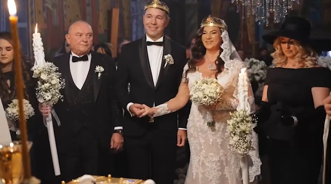 Imagini nevăzute până acum de la nunta Mihaelei Borcea cu Sorin Rap. Gestul făcut de îndrăgostiți în biserică a fost surprins de fotografi