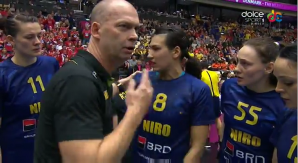 ”Secundul” Costică Buceschi, după înfrângerea dramatică din semifinalele CM de handbal, 33-35 cu Norvegia, după prelungiri: ”Fetele mi-au spus că puteam juca până dimineață! Victoria lor a fost întâmplătoare!”. Goalkeeperul Paula Ungureanu: ”Sunt supărată, dar și foarte mândră de echipa noastră! Nordicele n-au fost mai bune ca noi”. TOATE REACȚIILE: presă, antrenori, jucătoare. ”Ca în rollercoaster”! / FOTO&VIDEO
