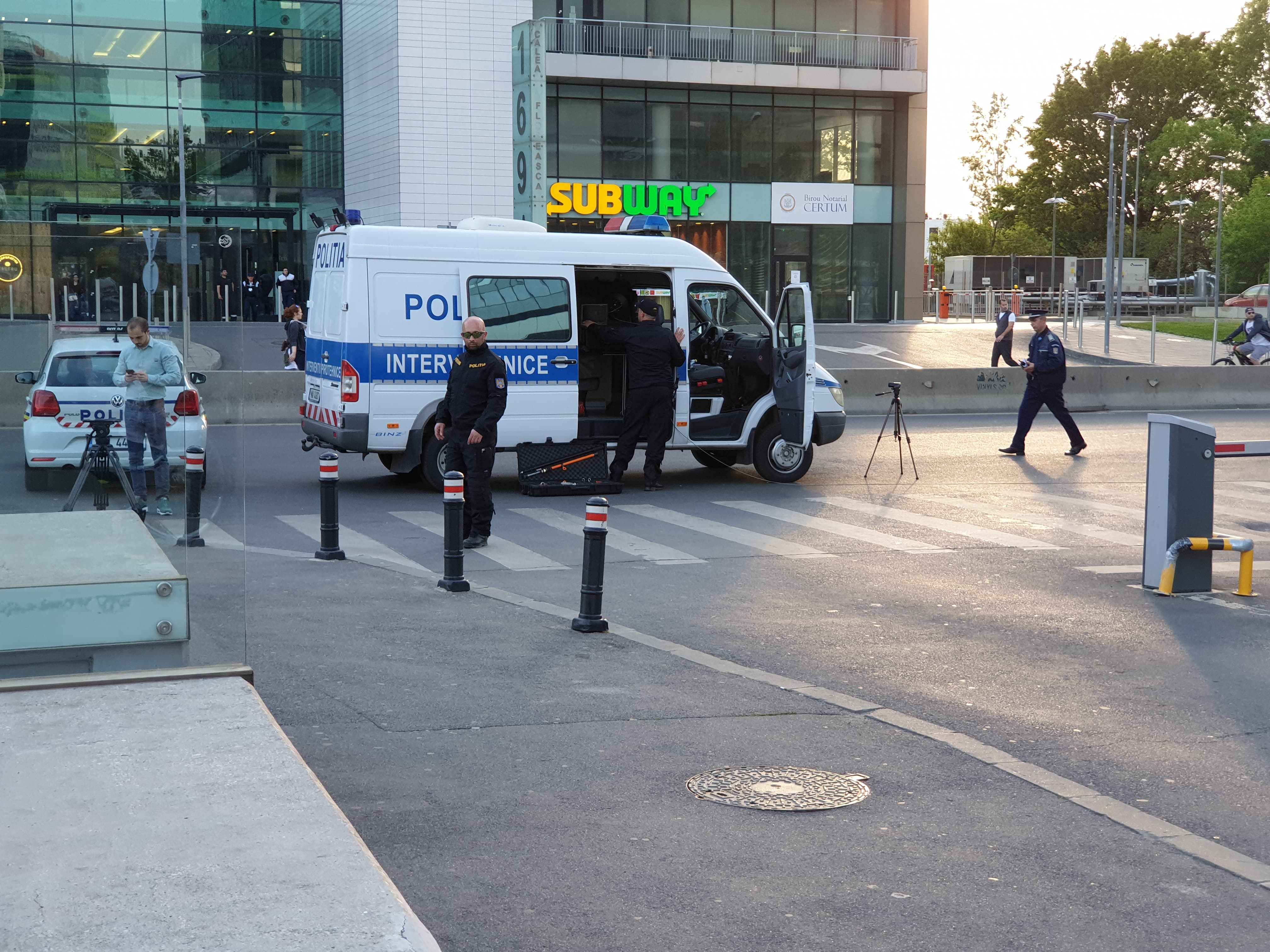 Operațiune a Poliției la Mall Promenada. Un bagaj uitat a stârnit panică |FOTO &VIDEO
