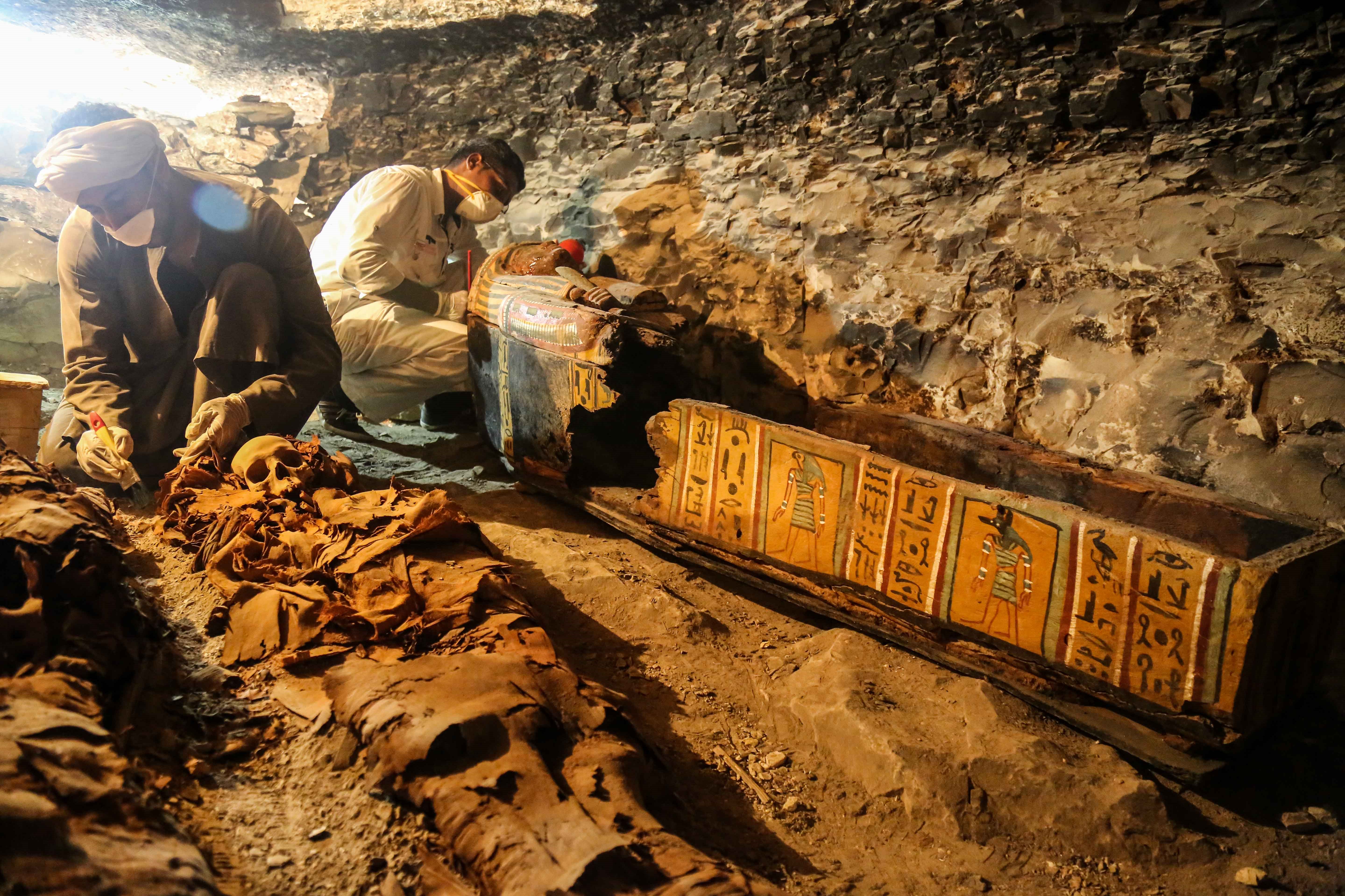 GALERIE FOTO| Noi mumii într-un mormânt descoperit în apropiere de Luxor în Egipt