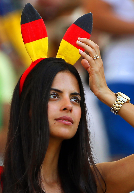 FOTO/ Nemții au câștigat cu... ÎNAINTAREA! ^Germanii au cucerit titlul și la fotbal în noroi