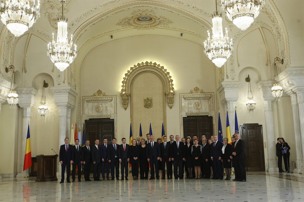 Cabinetul Grindeanu a depus jurământul; Iohannis, către Dragnea: Aflarăm de la televizor că sunteți singurul care cunoaște programul de guvernare: Învățați-i și pe ei! / GALERIE FOTO