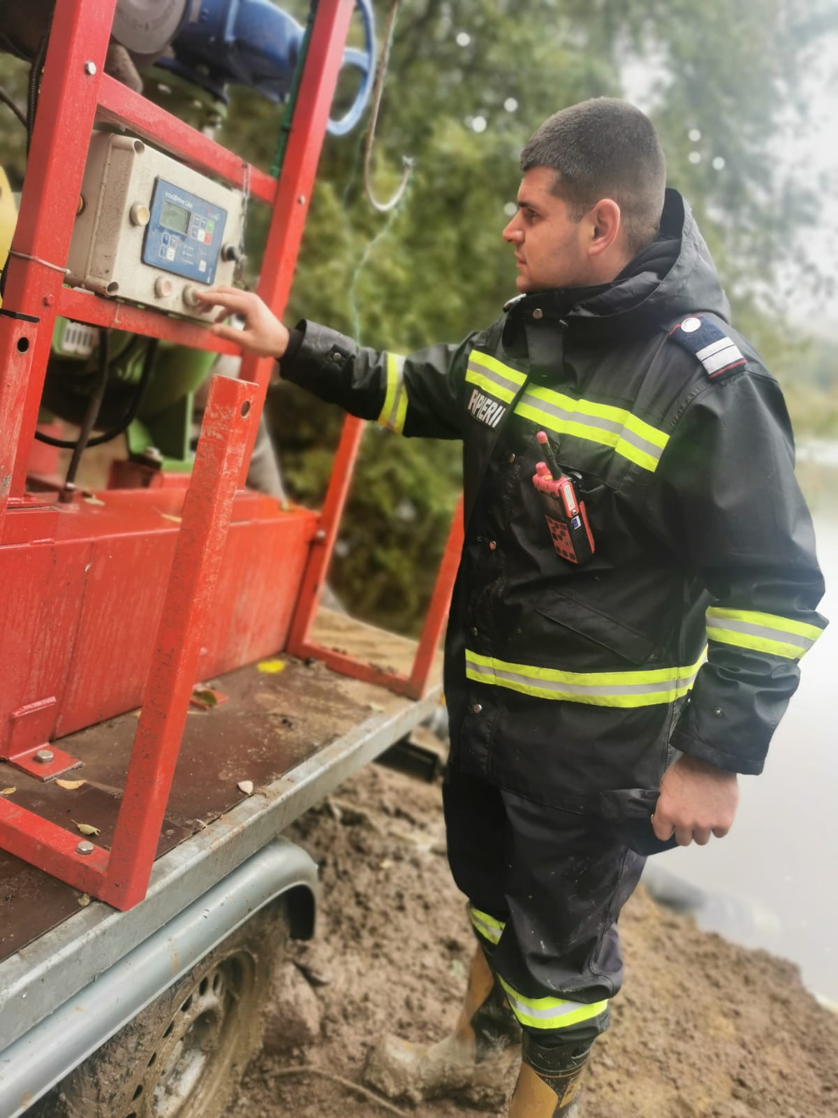 Acțiunea de golire parțială a lacului Tăul Mare, de lângă Roșia Montană. Cât timp se estimează că va dura deversarea controlată