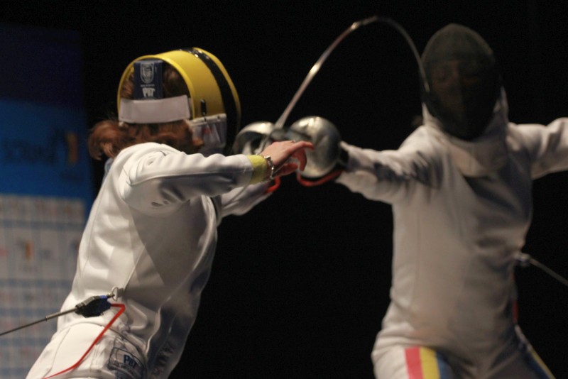 Simona Pop și Tibi Dolniceanu sunt campionii României la spadă, respectiv la sabie / FOTO