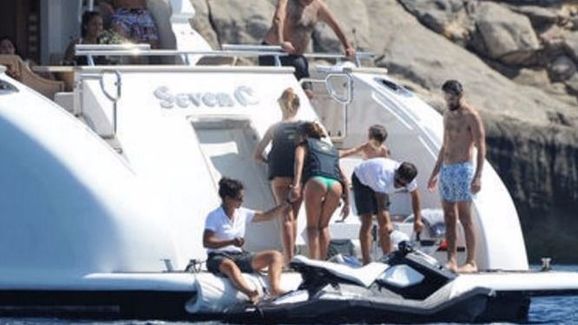 N-au loc unul de altul nici în vacanță! Messi și Ronaldo și-au ciocnit yacht-urile la Ibiza / GALERIE FOTO