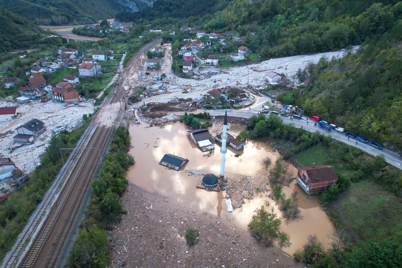 Ciclonul Cassandra a adus inundații devastatoare și a făcut 16 morți, în Bosnia