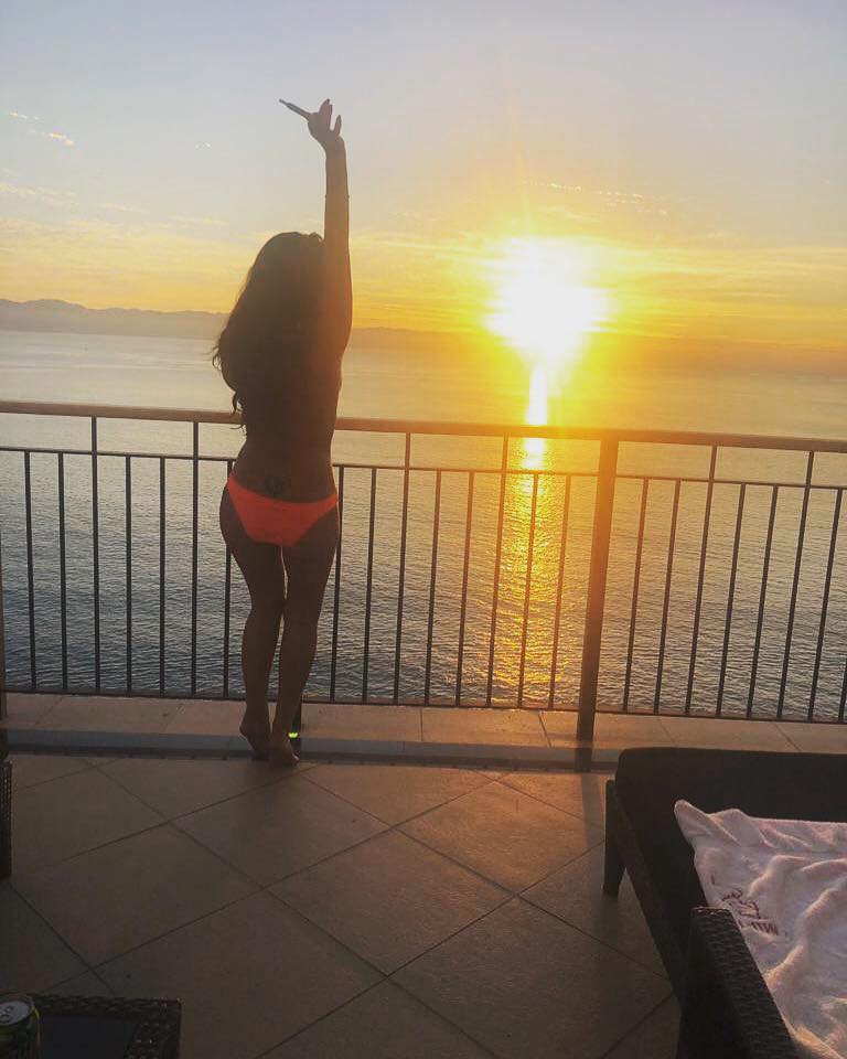 Mara Bănică, topless în vacanță. Imaginea începutului de an cu jurnalista | FOTO