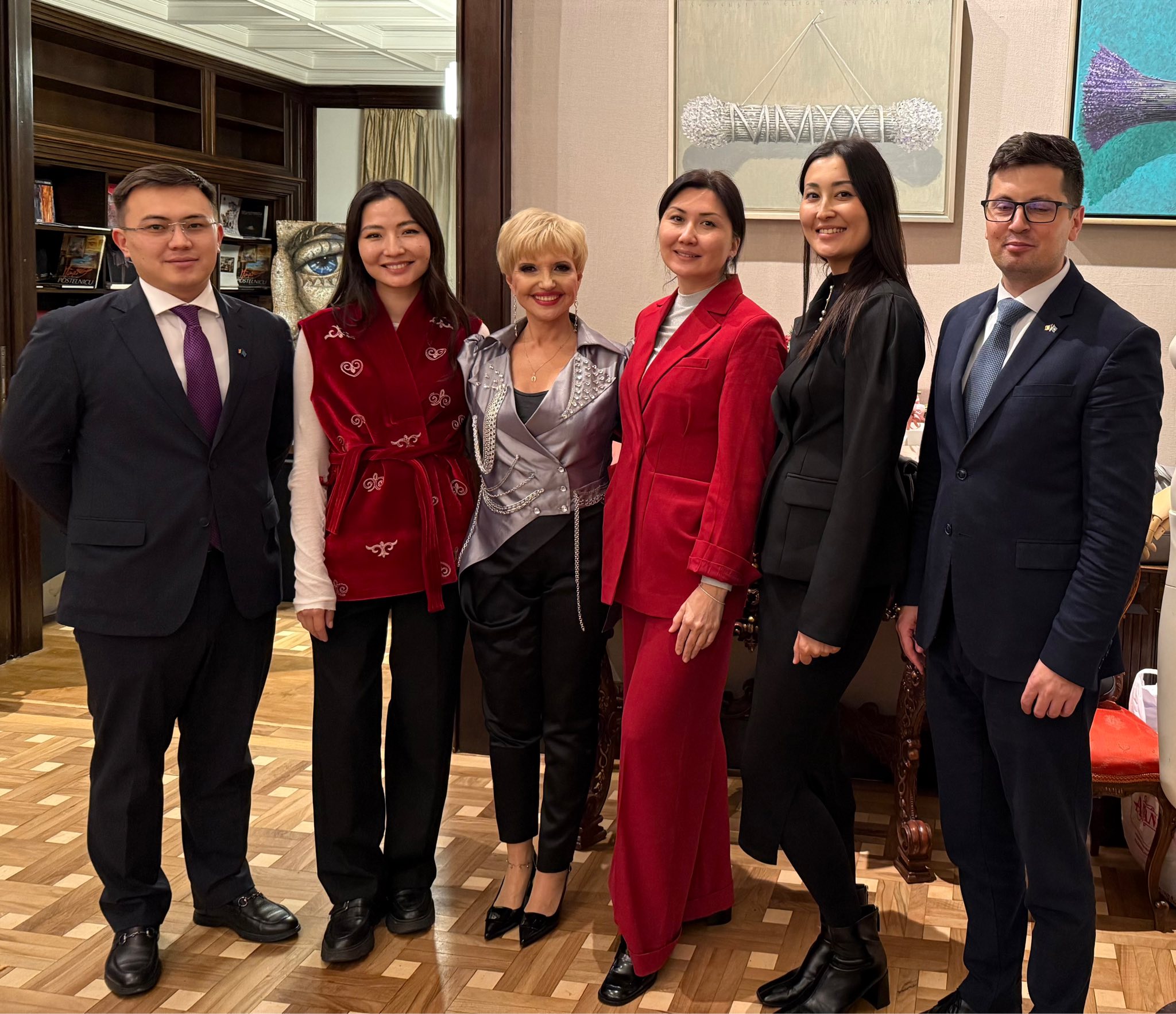 Marina Almășan și-a lansat cea de-a 20-a carte. Imagini cu vedetele care i-au fost aproape: „Mi-au lăudat cartea”