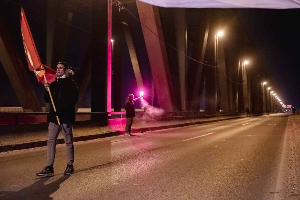Blocadă pe un mare pod peste Dunăre din Belgrad. De aproape 4 luni, sârbii strigă „Corupția ucide!” | Video/Fotogalerie