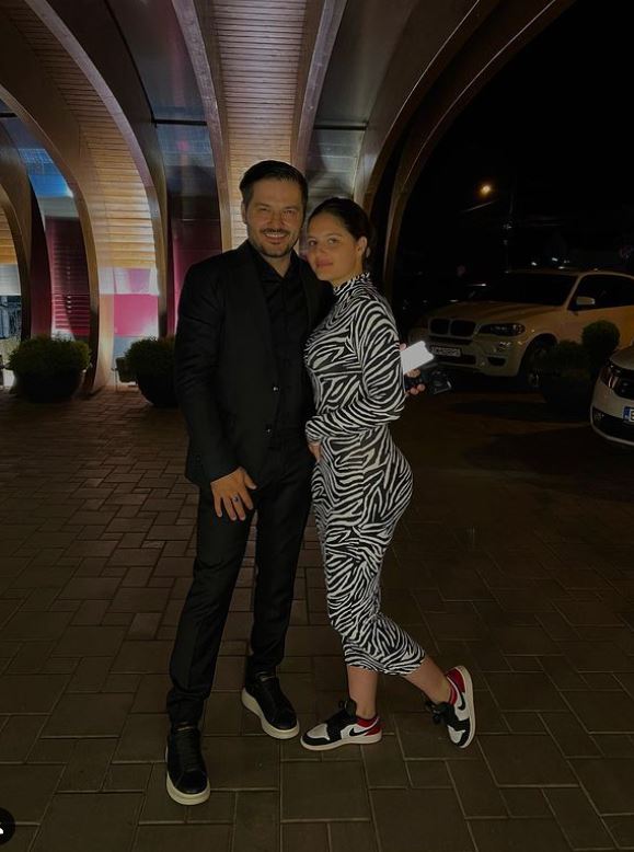 Carmina, fiica lui Liviu Vârciu, vrea să se lanseze în muzică: „Am moștenit vocea lui, dar parcă eu cânt un pic mai bine”. Din ce își câștigă tânăra banii