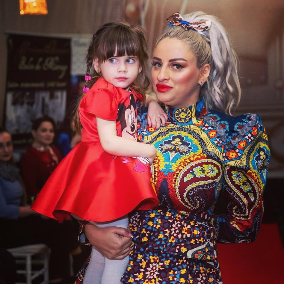 Ce spune Sânziana Buruiană despre faptul că-și alăptează fetița la trei ani. "Niciodată nu am încercat să opresc asta" | FOTO
