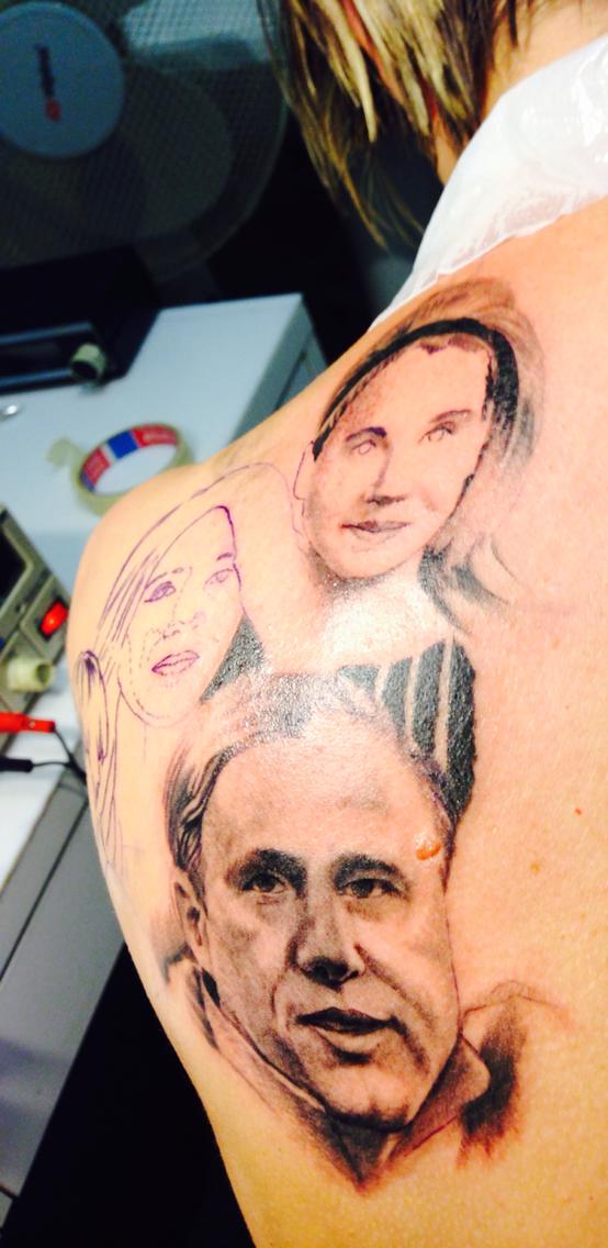 GALERIE FOTO / SENZAŢIONAL! Prodanca şi-a tatuat toată familia pe spate