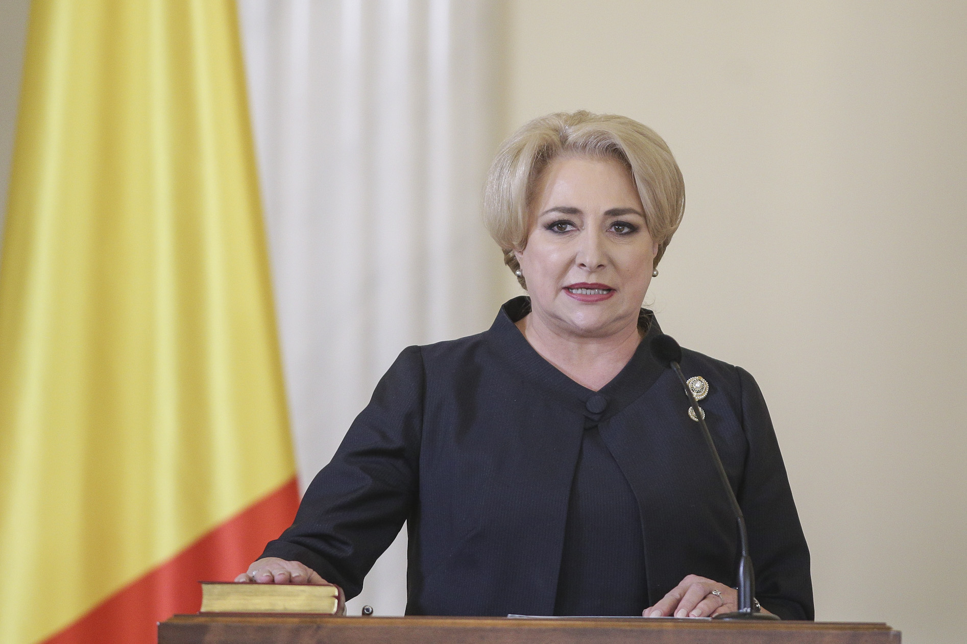 Cum s-a transformat Viorica Dăncilă într-un an și zece luni de mandat. Istoria în imagini a primei femei premier