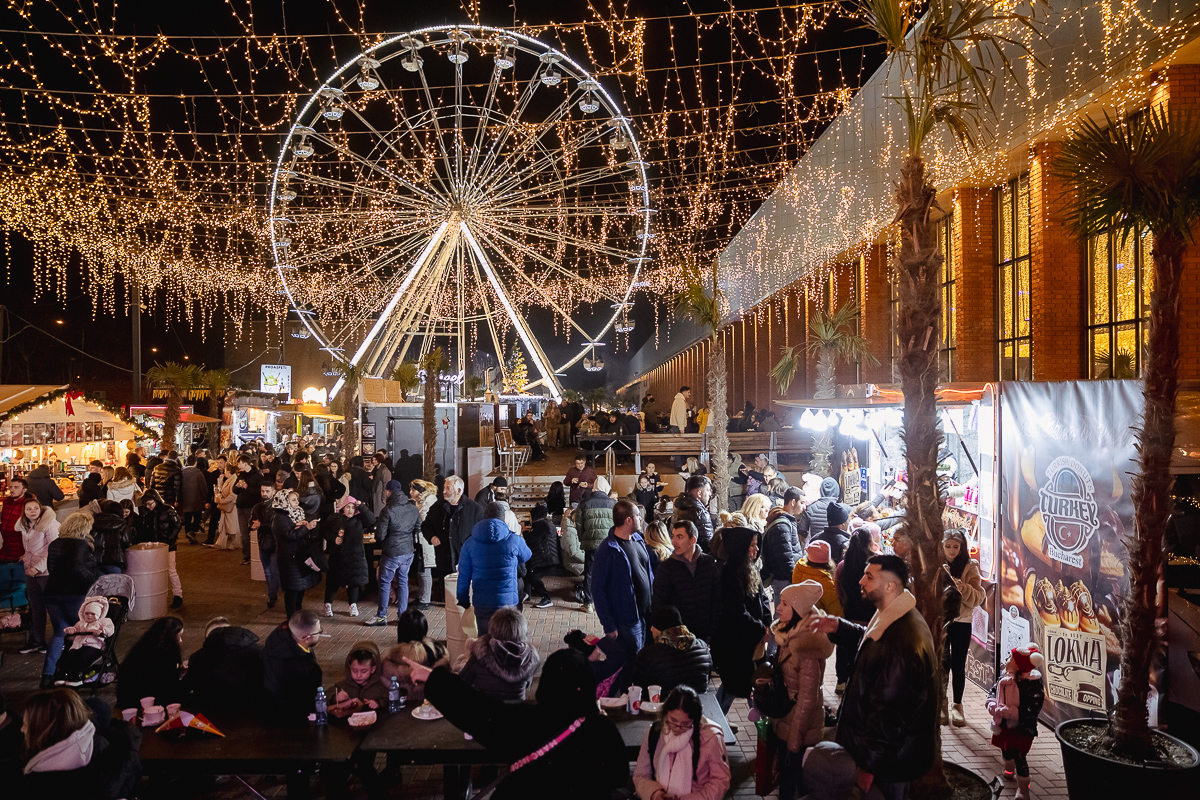 Cât costă un bilet la roata panoramică de la Târgul de Crăciun din București, de la Hala Laminor. Prețul, mai mare decât pentru o porție de mâncare