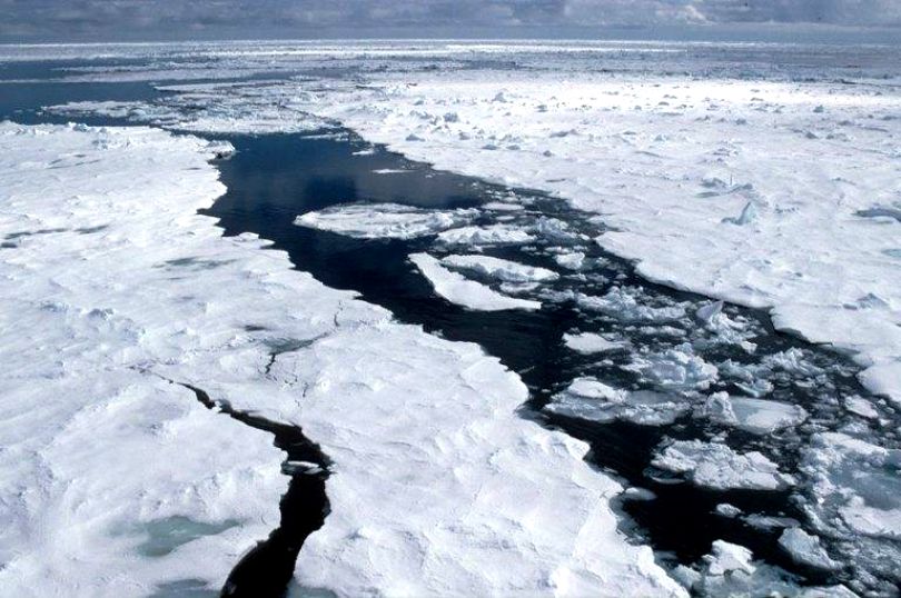 Polul nord magnetic al Pământului se deplasează "destul de repede" spre Siberia. Care sunt consecințele